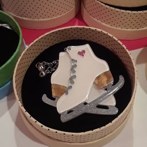 Erstwilder collector pin